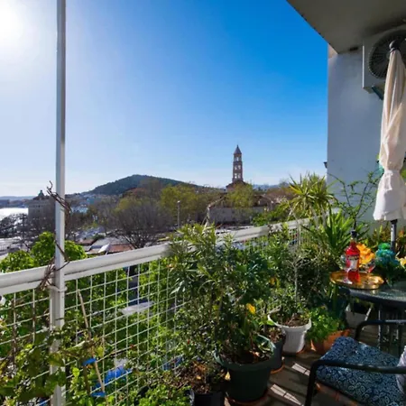Sea View Hostel *